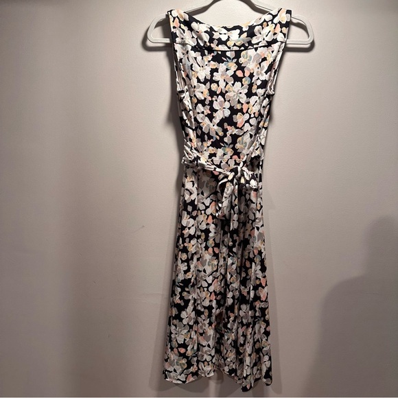 DVF Sleeveless Midi Dress Floral Pattern Neck Detail Wrap Around 100% Silk 6/M - Picture 7 of 16